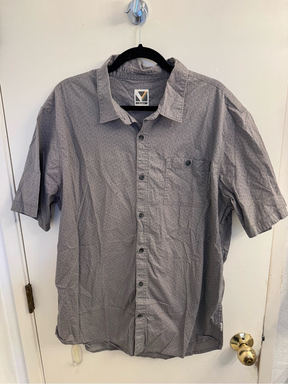 Vanguard Men’s Short-Sleeve Button-Down Shirt in Light Gray